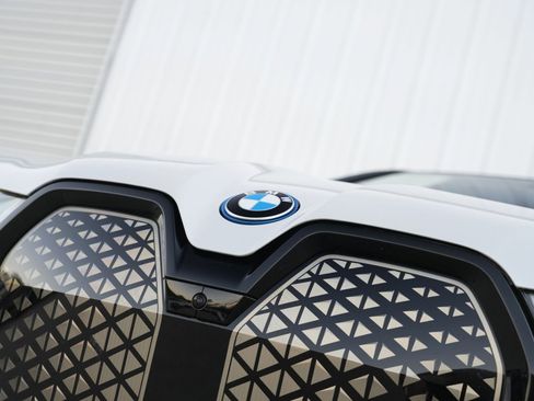 Used 2023 BMW iX M60 w/ Executive Package image 67