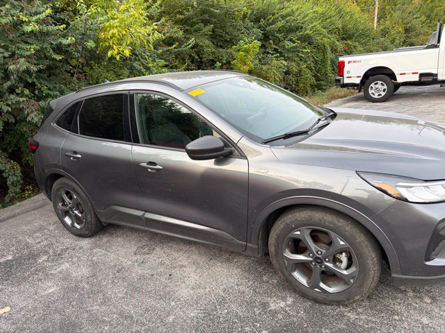 Used 2023 Ford Escape ST-Line w/ Tech Pack #1 FWD image 5