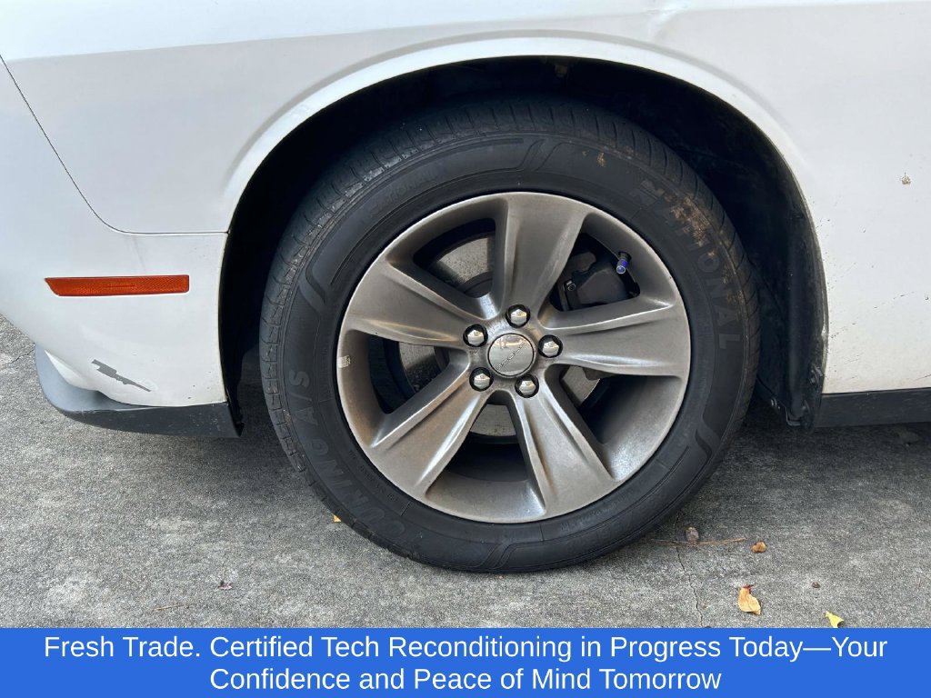 Used 2019 Dodge Challenger SXT RWD image 4