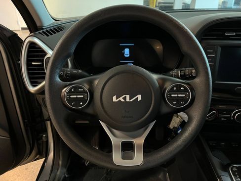 Used 2025 Kia Soul LX w/ LX Technology Package FWD image 27