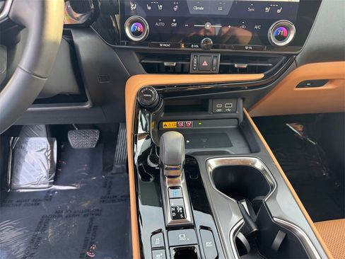 Used 2024 Lexus NX 350h 350h Premium image 11