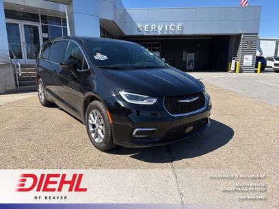 Used 2026 Chrysler Pacifica Select