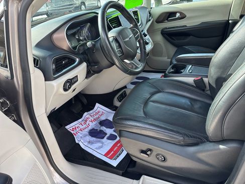 Used 2018 Chrysler Pacifica Touring-L Plus image 6