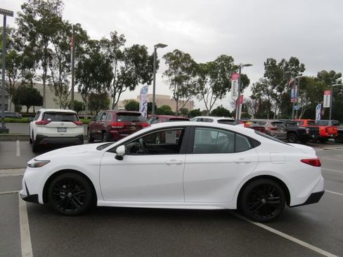 Certified 2026 Toyota Camry SE image 7