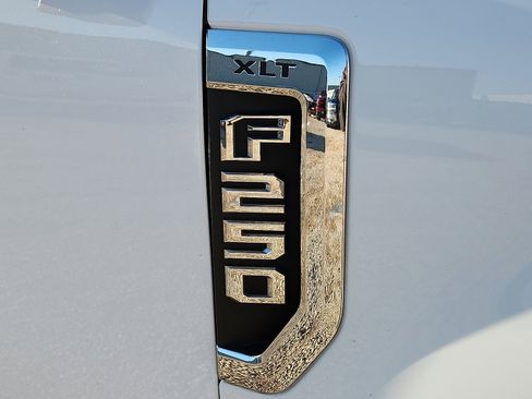 Used 2022 Ford F250 XLT w/ XLT Value Package AWD/4WD image 8