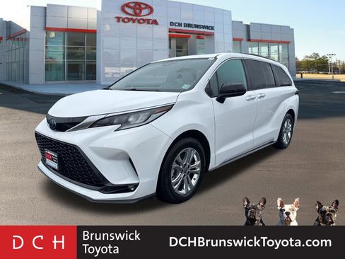 Certified 2023 Toyota Sienna XSE image 1