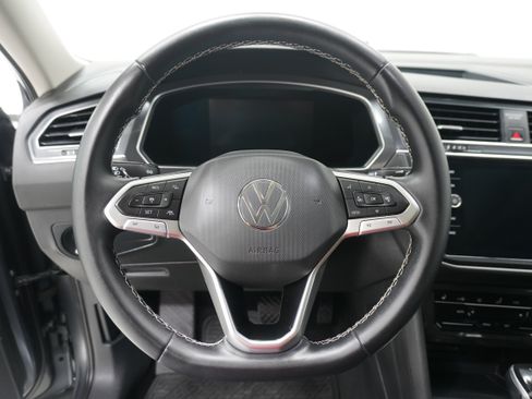 Used 2022 Volkswagen Tiguan SE AWD/4WD image 15