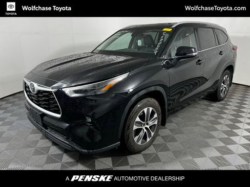 Certified 2022 Toyota Highlander XLE image 1