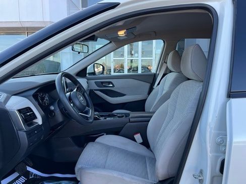 Used 2021 Nissan Rogue SV image 9