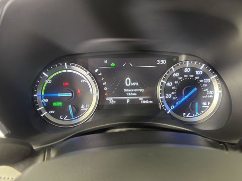 Used 2021 Toyota Highlander XLE AWD/4WD image 3