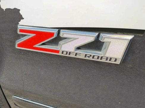 Used 2017 Chevrolet Silverado 1500 LT w/ Midnight Edition image 13