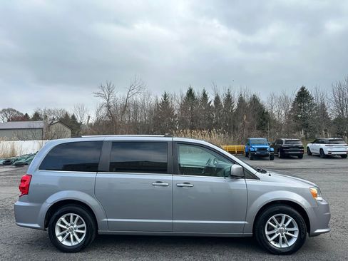 Certified 2019 Dodge Grand Caravan SXT FWD image 13