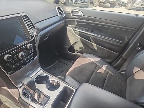 Used 2021 Jeep Grand Cherokee Laredo X image 13