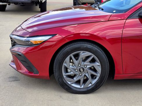 Used 2024 Hyundai Elantra SEL FWD image 6