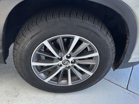 Used 2018 Toyota Highlander XLE image 36