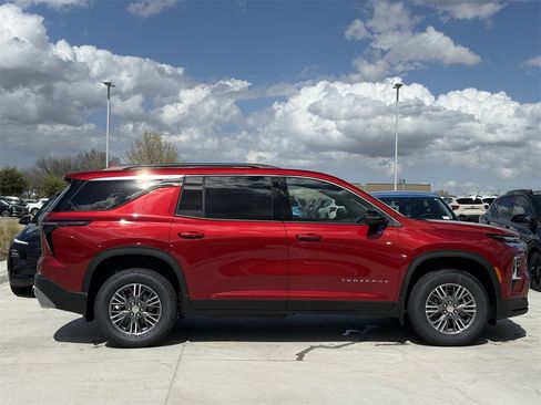 New 2026 Chevrolet Traverse LT image 3