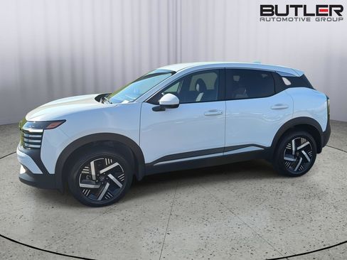 Used 2025 Nissan Kicks SV FWD image 3