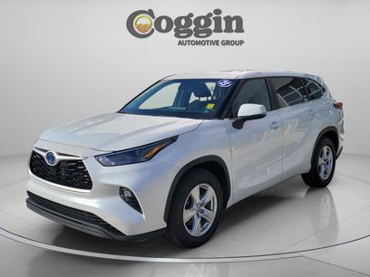 Used 2023 Toyota Highlander LE