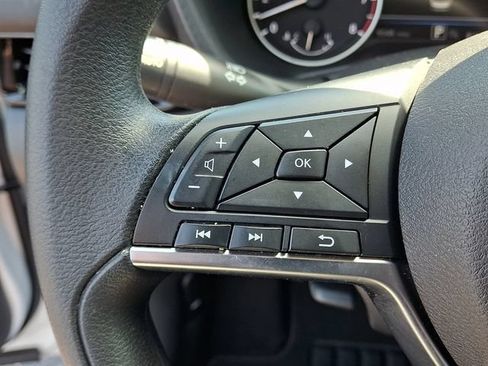 Used 2025 Nissan Sentra SV FWD image 23