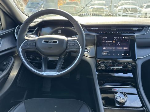 New 2025 Jeep Grand Cherokee Altitude image 27