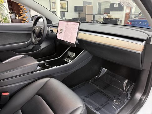 Used 2020 Tesla Model 3 Long Range image 18