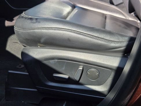 Used 2020 Ford Explorer XLT w/ Equipment Group 202A AWD/4WD image 13