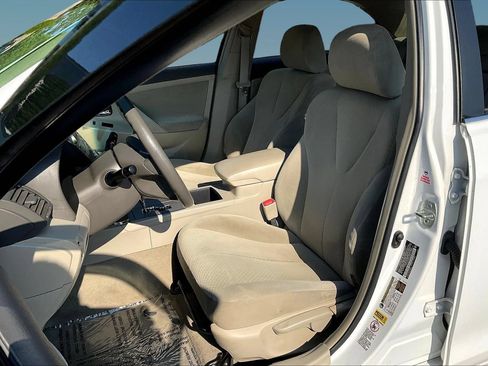 Used 2009 Toyota Camry LE FWD image 19