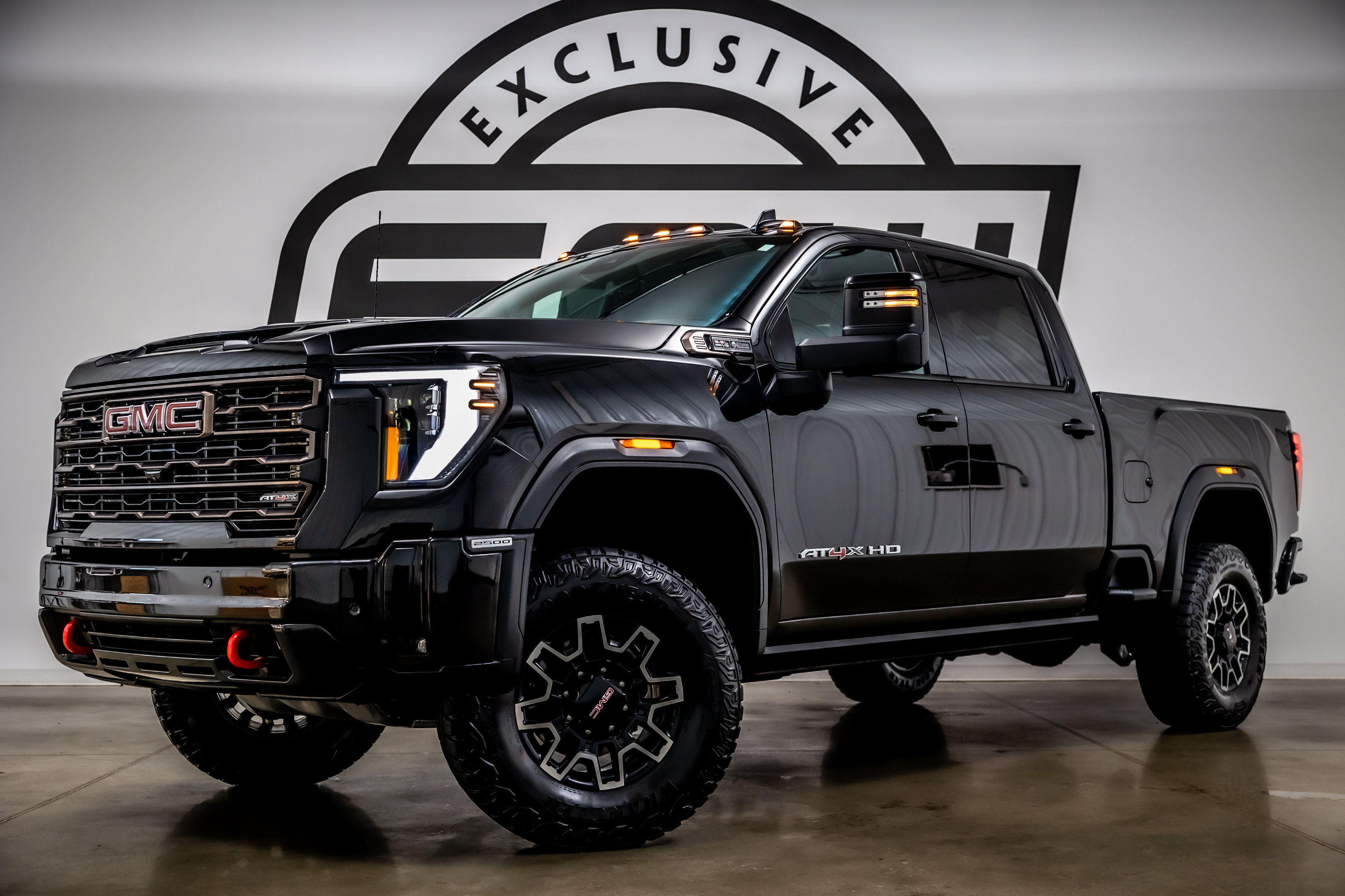 Used 2025 GMC Sierra 2500 AT4X AWD/4WD image 1