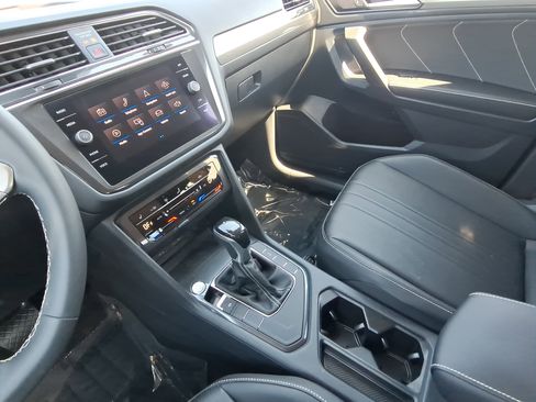 Used 2022 Volkswagen Tiguan SE FWD image 26