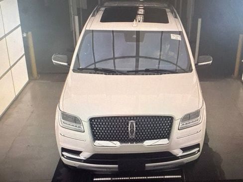 Used 2019 Lincoln Navigator Reserve w/ Cargo Package AWD/4WD image 10