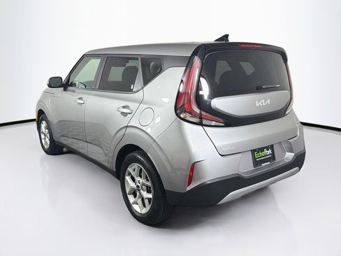 Used 2025 Kia Soul LX w/ LX Technology Package FWD image 5