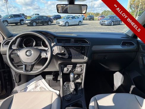 Used 2021 Volkswagen Tiguan SE image 14