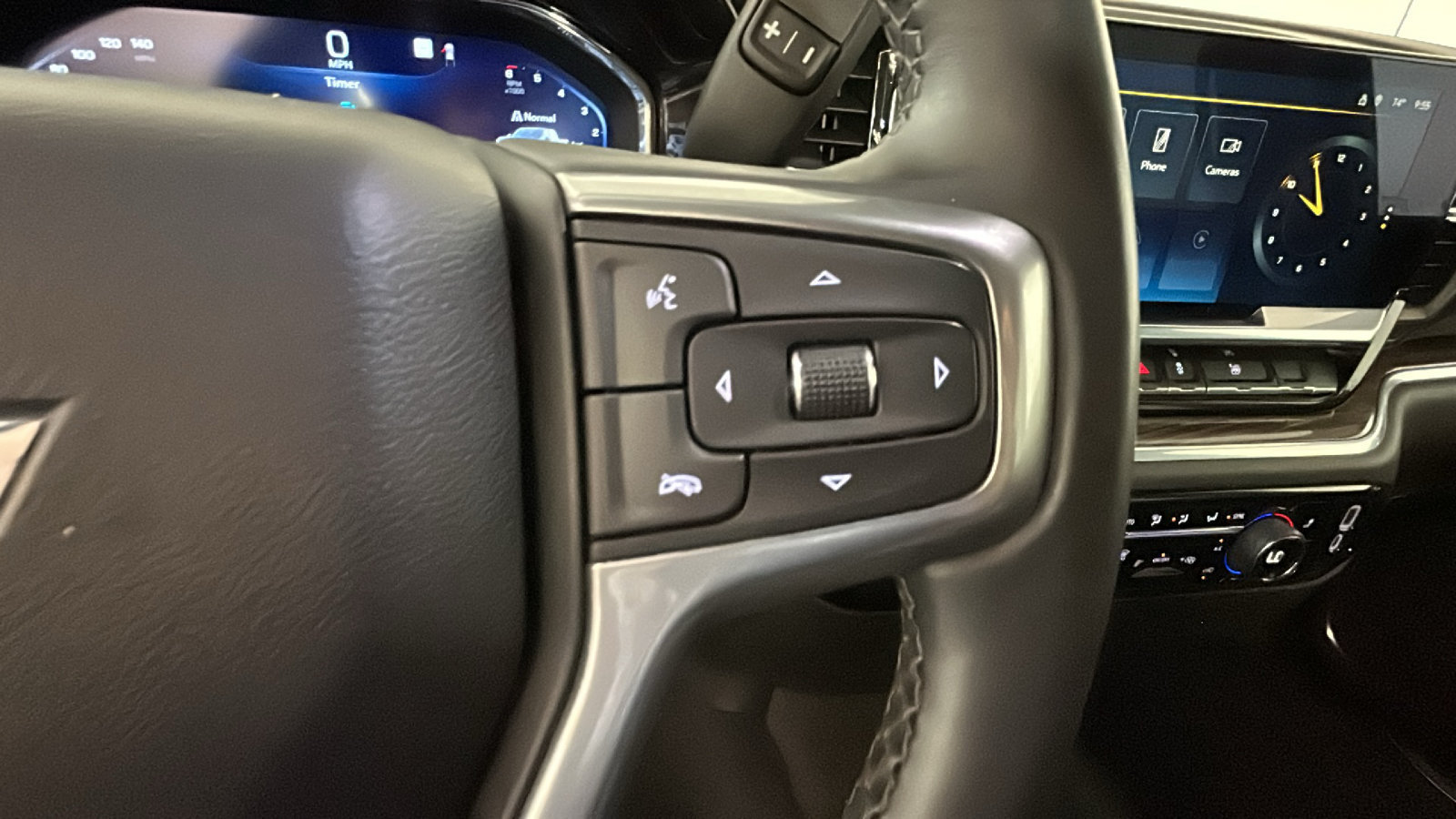 Used 2023 Chevrolet Silverado 1500 LT AWD/4WD image 20