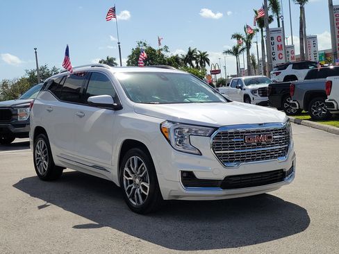 Used 2024 GMC Terrain Denali w/ Denali Premium Package image 3