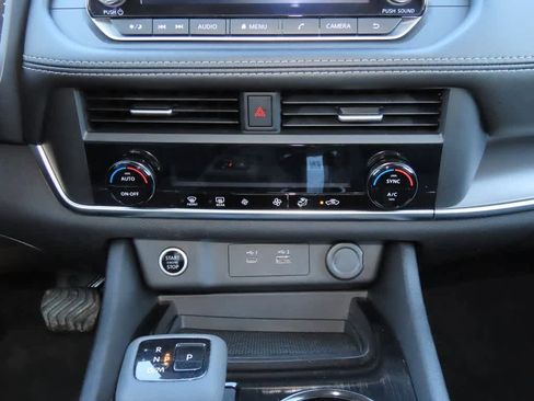 Used 2023 Nissan Rogue SV image 21