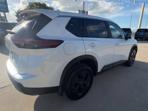 Used 2026 Nissan Rogue SV FWD image 8