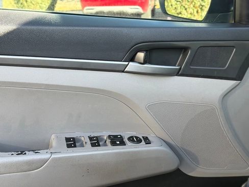 Used 2017 Hyundai Elantra SE image 9