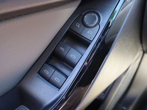 New 2027 Chevrolet Equinox LT w/ Convenience Package II FWD image 18