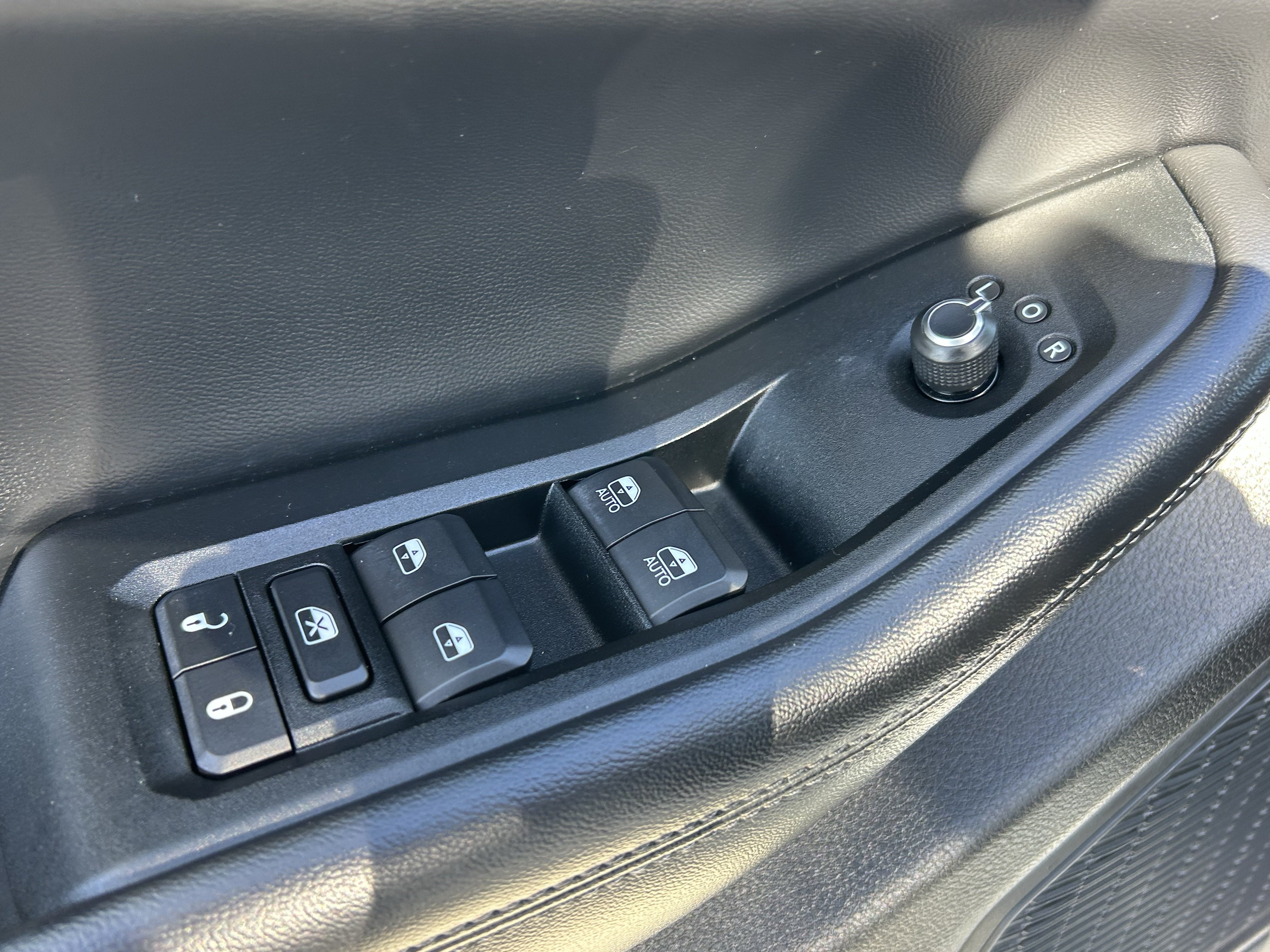 Used 2023 Jeep Grand Cherokee Laredo RWD image 18