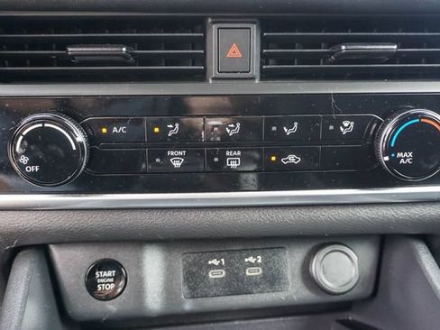 Used 2024 Nissan Rogue S FWD image 17