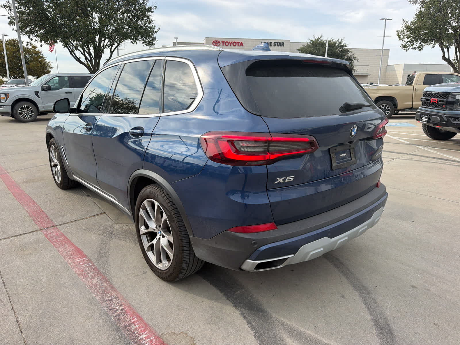 Used 2022 BMW X5 xDrive40i w/ Premium Package AWD/4WD image 5