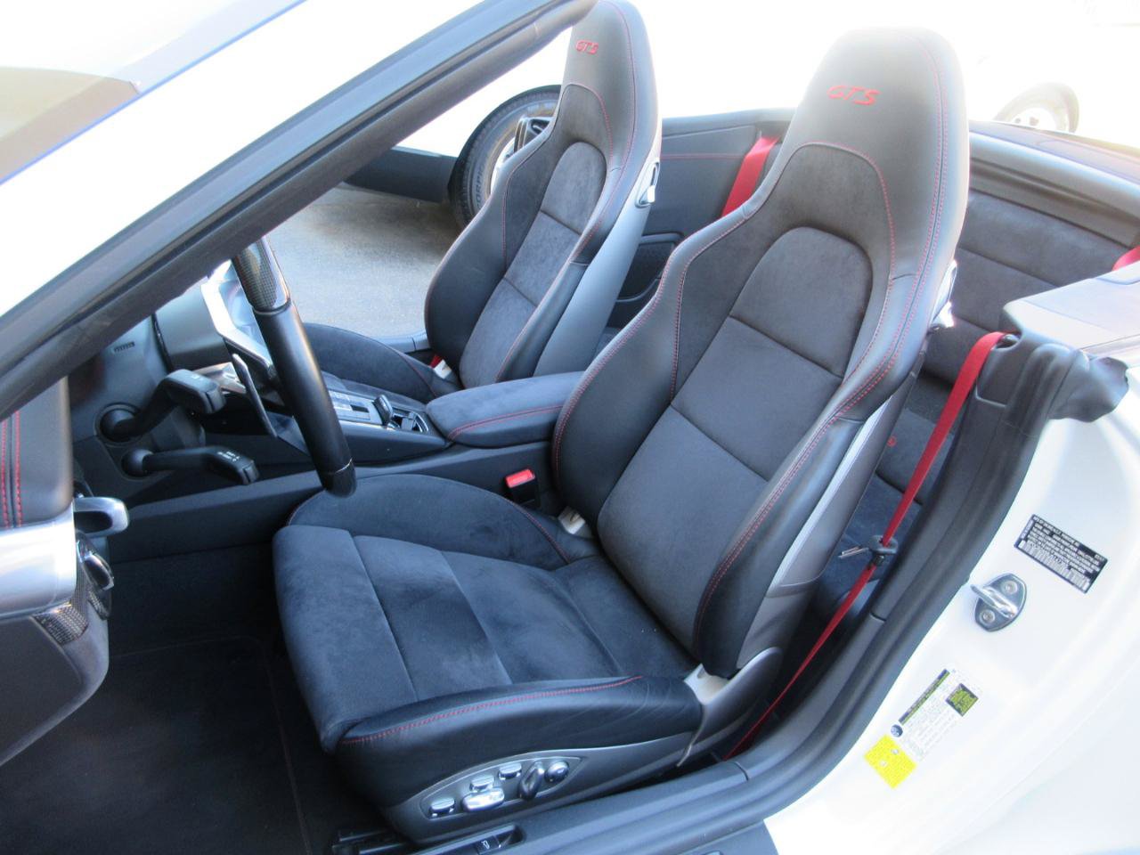 Used 2018 Porsche 911 Carrera GTS Cabriolet image 13