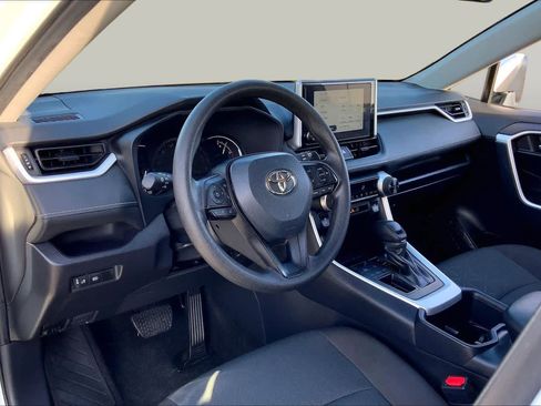 Used 2025 Toyota RAV4 XLE FWD image 17