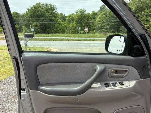 Used 2005 Toyota Sequoia SR5 AWD/4WD image 10