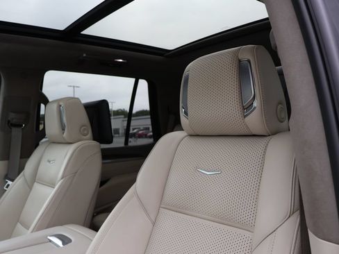 Used 2025 Cadillac Escalade Sport Platinum AWD/4WD image 13
