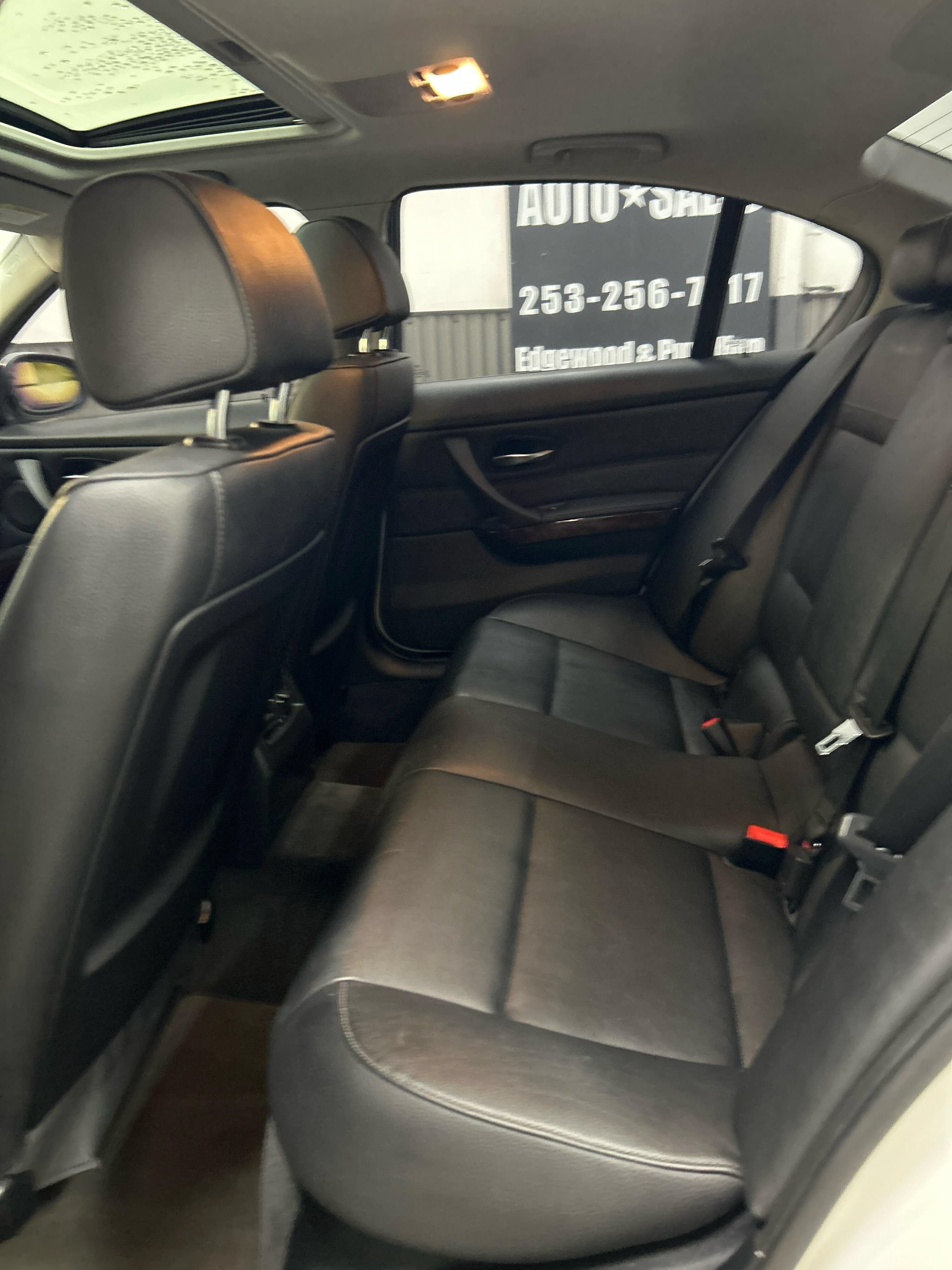 Used 2011 BMW 328i xDrive Sedan w/ Premium Pkg AWD/4WD image 10