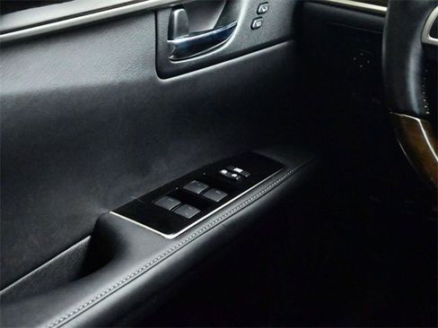 Used 2016 Lexus ES 350 w/ Luxury Package w/Wood Trim image 9