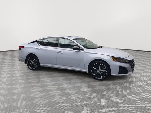 Used 2024 Nissan Altima 2.5 SR w/ SR Premium Package AWD/4WD image 40