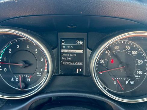 Used 2011 Jeep Grand Cherokee Limited w/ Luxury Group II AWD/4WD image 34