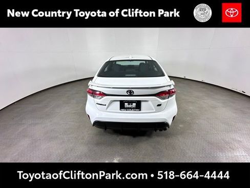Used 2023 Toyota Corolla SE w/ SE Premium Package image 4
